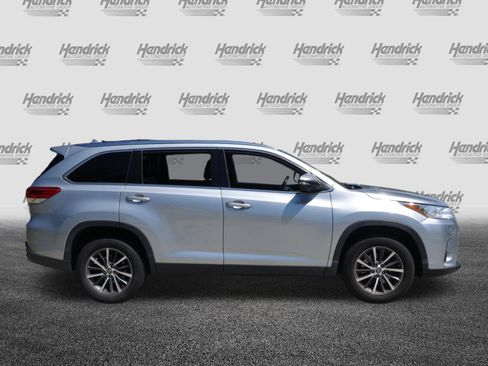Used 2019 Toyota Highlander XLE image 10