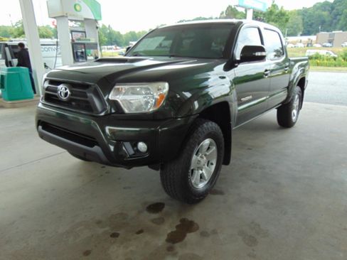Used 2013 Toyota Tacoma 4x4 Double Cab w/ TRD Sport Pkg image 5