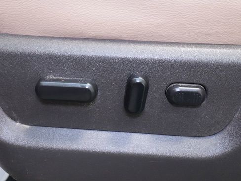 Used 2014 Ford F350 Lariat image 18