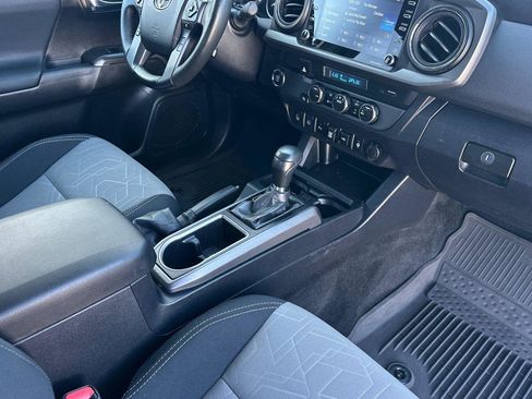 Used 2022 Toyota Tacoma TRD Off-Road image 15