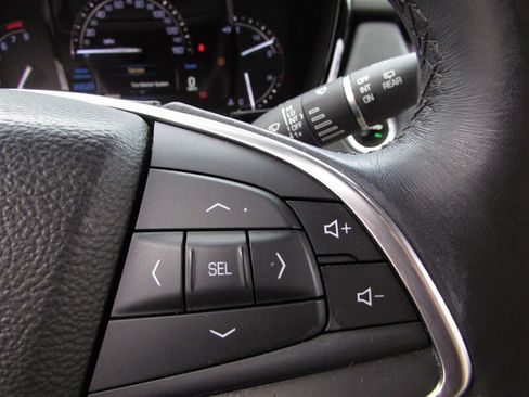 Used 2017 Cadillac XT5 FWD image 14