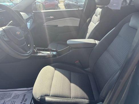 Used 2025 Chevrolet Trax LT image 17