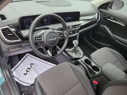 New 2025 Kia Seltos S image 9