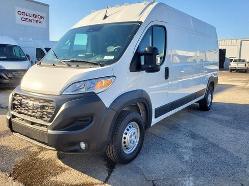 Used 2025 RAM ProMaster 2500 w/ Quick Order Package 22G SLT FWD image 2