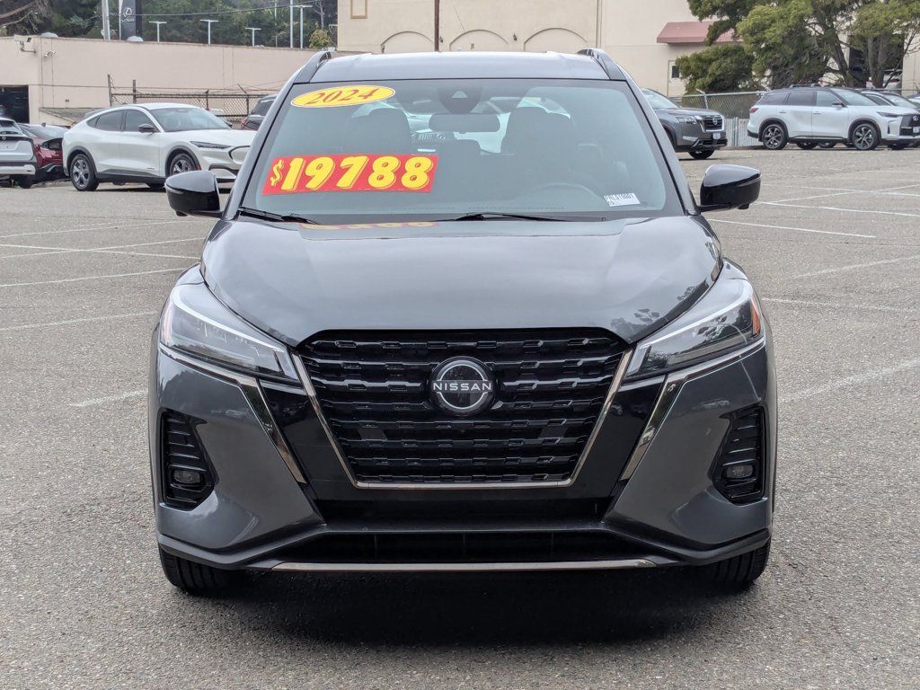 Used 2024 Nissan Kicks SR FWD image 3