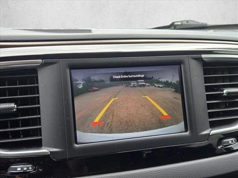 Used 2023 Chrysler Voyager LX FWD image 12