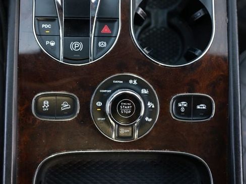 Used 2018 Bentley Bentayga AWD/4WD image 49