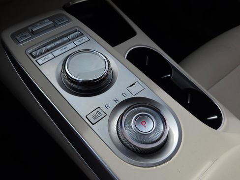 Used 2023 Genesis GV70 2.5T w/ Advanced Package image 19