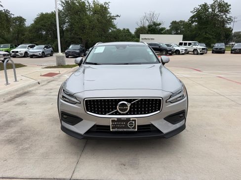 Certified 2025 Volvo V60 B5 Cross Country Plus AWD/4WD image 8