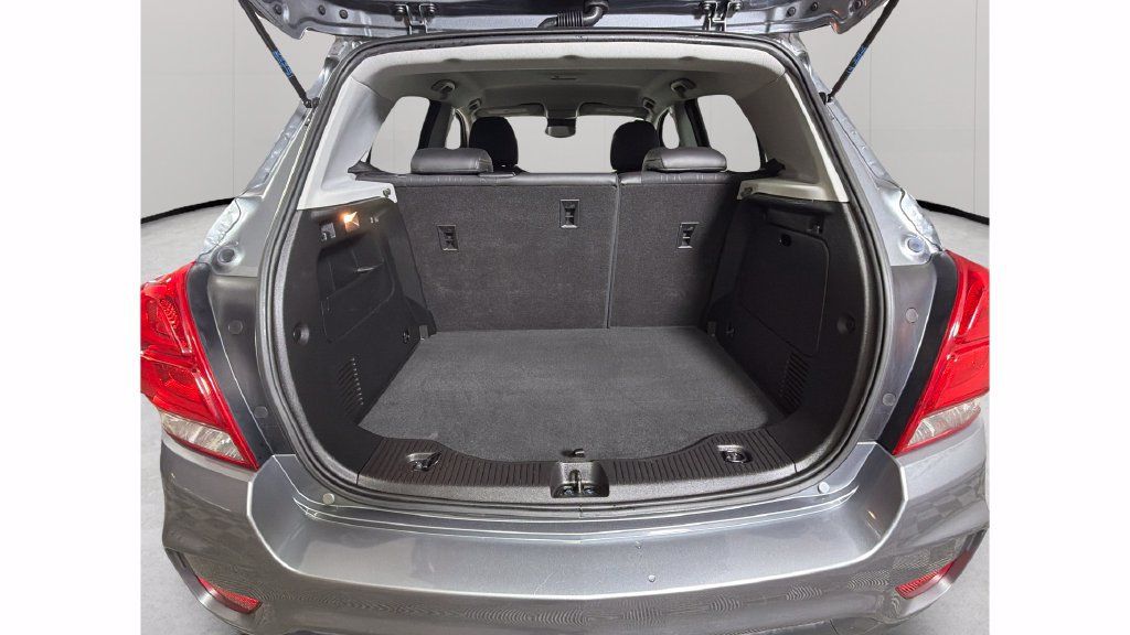Used 2020 Chevrolet Trax LT w/ LT Convenience Package FWD image 27