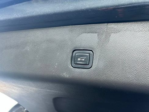 Used 2020 Chevrolet Traverse LT FWD image 19