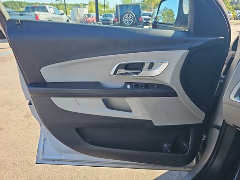 Used 2017 Chevrolet Equinox Premier FWD image 25