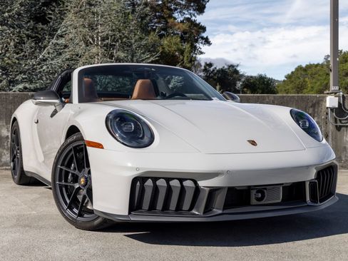 Certified 2026 Porsche 911 Targa 4 GTS AWD/4WD image 9