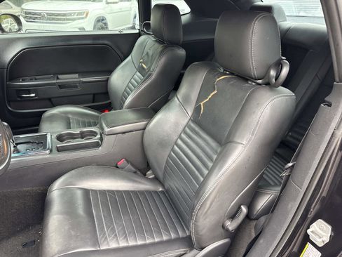 Used 2010 Dodge Challenger SE image 14