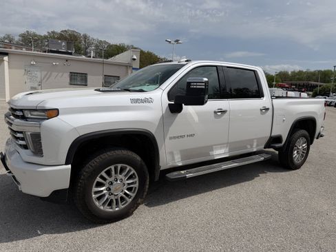 Used 2023 Chevrolet Silverado 3500 High Country w/ Z71 Off-Road Package AWD/4WD image 3