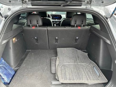 Used 2024 Chevrolet Trax RS w/ Sunroof Package FWD image 17