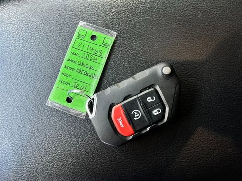 Used 2024 Jeep Wrangler Unlimited image 29