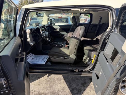 Used 2013 Toyota FJ Cruiser 4WD w/ Upgrade Pkg image 16