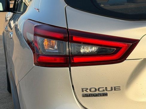 Used 2022 Nissan Rogue Sport S FWD image 10