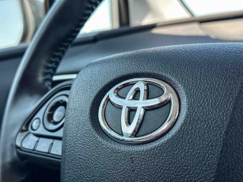 Used 2022 Toyota Prius AWD image 28