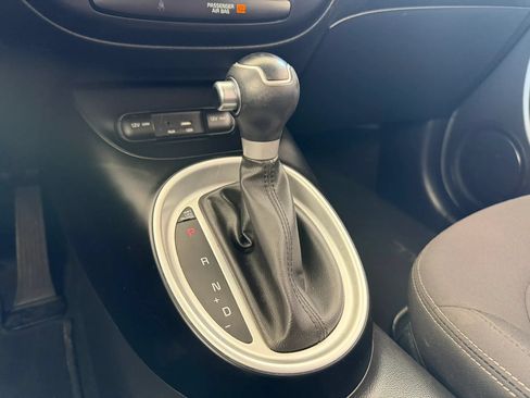 Used 2017 Kia Soul FWD image 19
