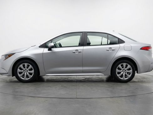 Used 2025 Toyota Corolla LE FWD image 5