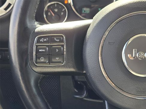 Used 2017 Jeep Wrangler Unlimited Rubicon w/ Connectivity Group AWD/4WD image 26