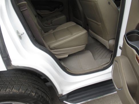 Used 2018 Chevrolet Tahoe Premier AWD/4WD image 8