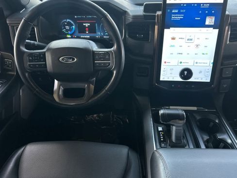 Used 2022 Ford F150 Lightning Lariat image 16