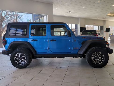 Used 2025 Jeep Wrangler Unlimited Rubicon image 2