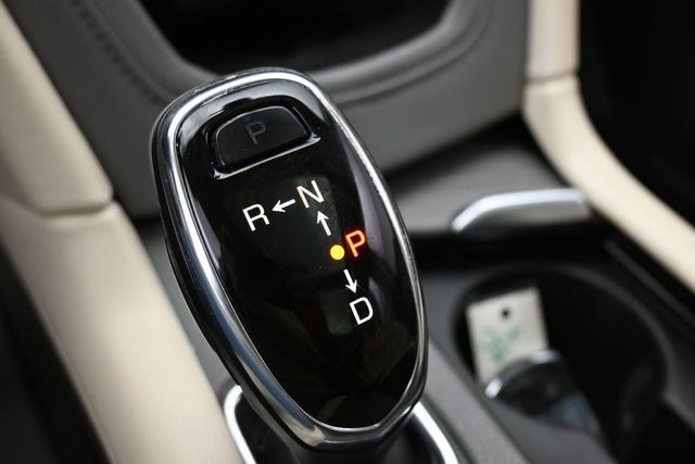 Used 2017 Cadillac XT5 Premium Luxury FWD image 28