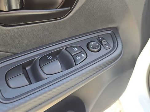 New 2025 Nissan Versa S w/ Trunk Package FWD image 19