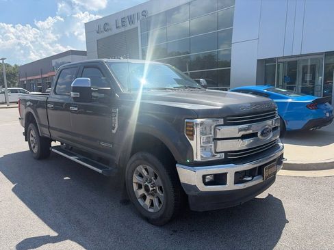 Used 2018 Ford F250 Lariat w/ Lariat Ultimate Package AWD/4WD image 3