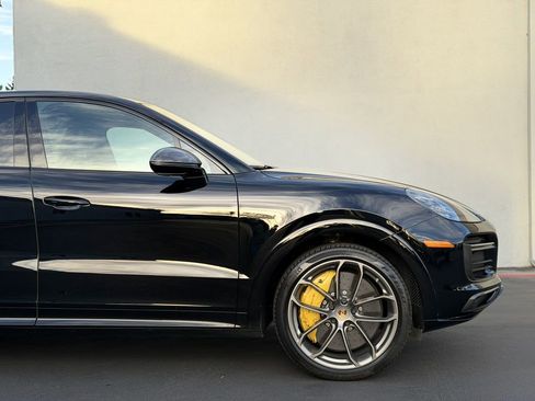 Used 2023 Porsche Cayenne Turbo S image 7