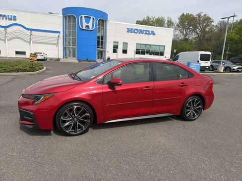 Used 2021 Toyota Corolla SE w/ SE Premium Package FWD image 4