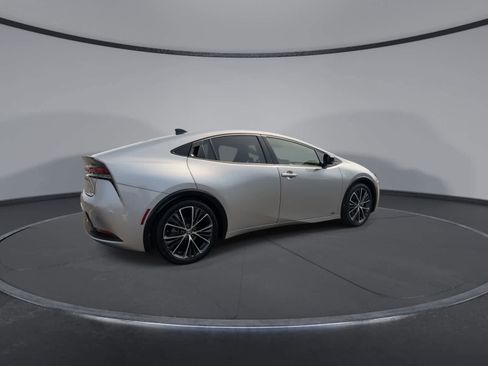 Used 2025 Toyota Prius XLE image 8