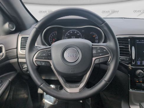 Used 2019 Jeep Grand Cherokee Laredo w/ 18" Wheel & 8.4" Radio Group AWD/4WD image 16