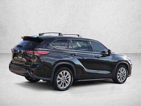 Used 2020 Toyota Highlander Limited FWD image 5