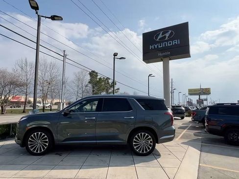Used 2024 Hyundai Palisade Calligraphy image 3