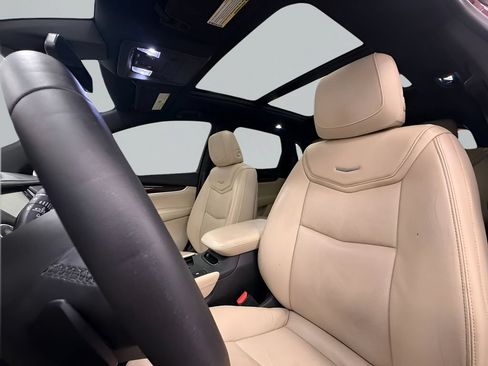 Used 2018 Cadillac XT5 Luxury w/ Driver Awareness Package FWD image 11