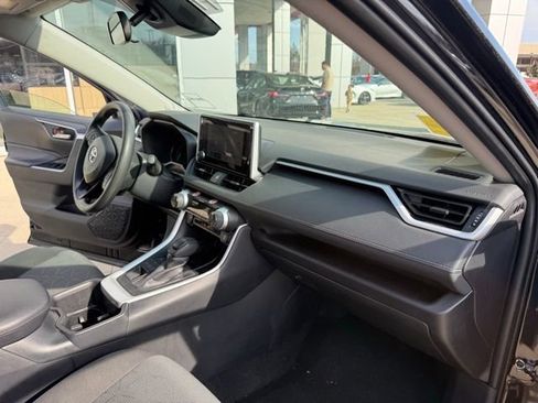 Used 2025 Toyota RAV4 XLE image 30