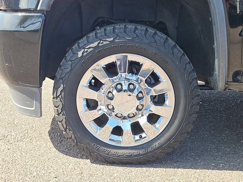 Used 2016 GMC Sierra 2500 Denali w/ Duramax Plus Package AWD/4WD image 10