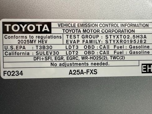 Used 2025 Toyota Sienna LE image 71