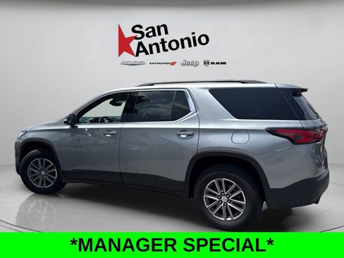 Used 2023 Chevrolet Traverse LT FWD image 2