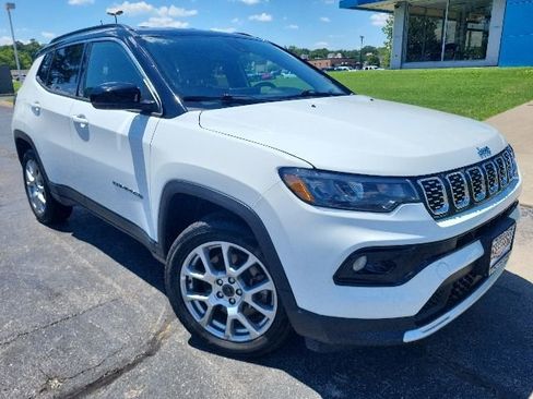 Used 2025 Jeep Compass Limited AWD/4WD image 2