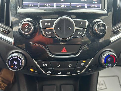 Used 2016 Chevrolet Cruze Premier image 25