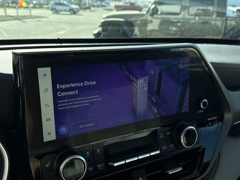 Used 2023 Toyota Highlander XLE image 19