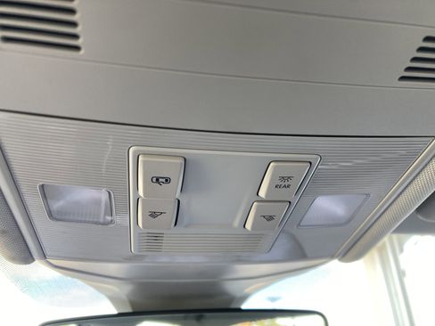 Certified 2025 Volkswagen Jetta SE image 21