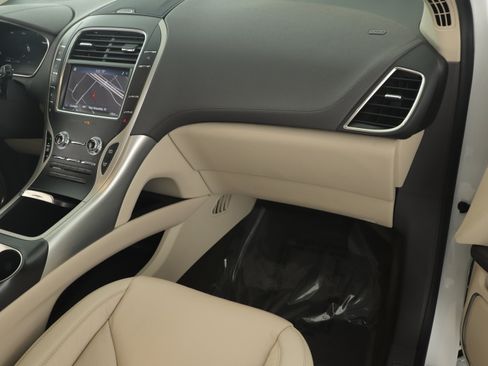 Used 2020 Lincoln Nautilus FWD w/ Equipment Group 101A image 21