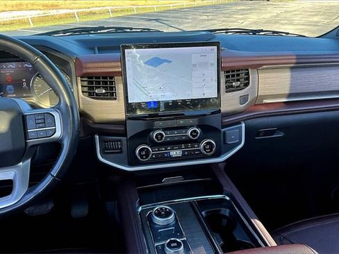 Used 2024 Ford Expedition Max Limited image 9